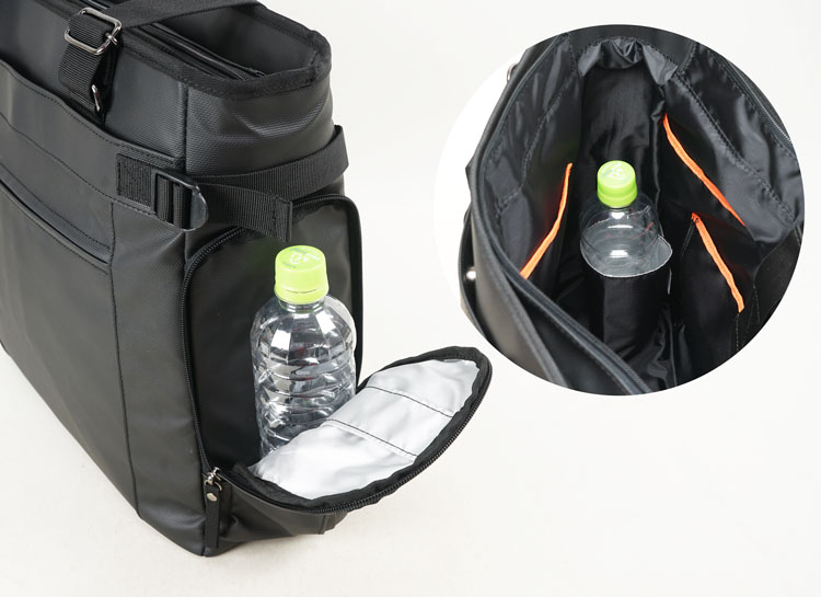 ペットボトルポケットと折り畳み傘ポケットを外部と内部に1つずつ装備